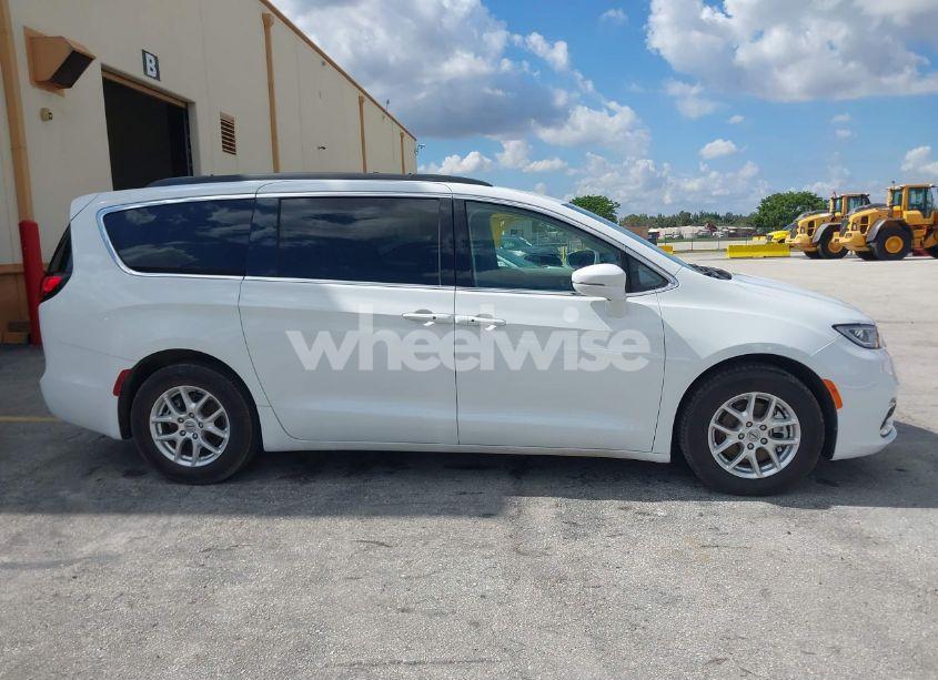 Photo 13 of 2022 Chrysler Pacifica TOURING L (VIN 2C4RC1BG9NR106619)