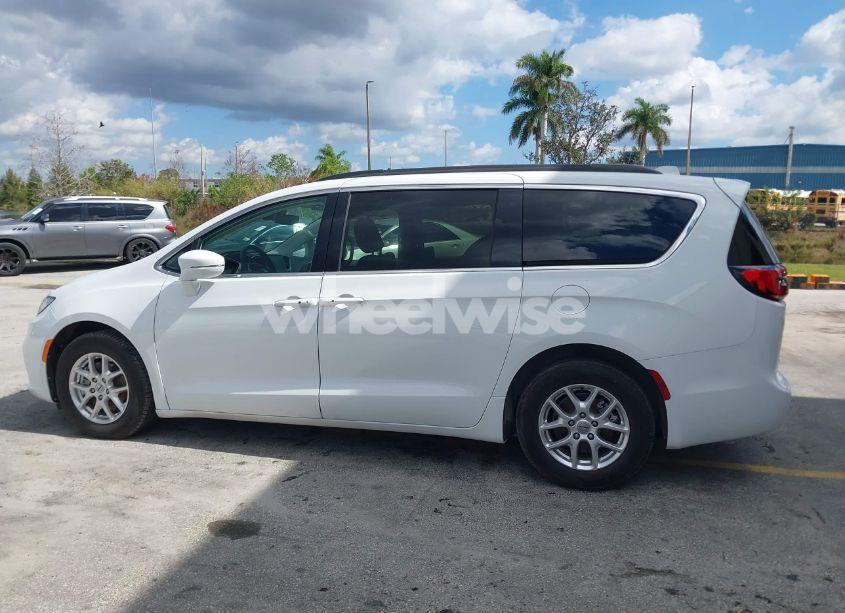 Photo 14 of 2022 Chrysler Pacifica TOURING L (VIN 2C4RC1BG9NR106619)
