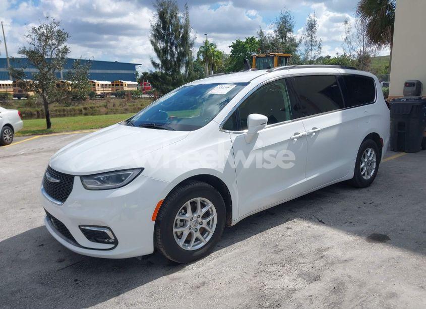 Photo 2 of 2022 Chrysler Pacifica TOURING L (VIN 2C4RC1BG9NR106619)