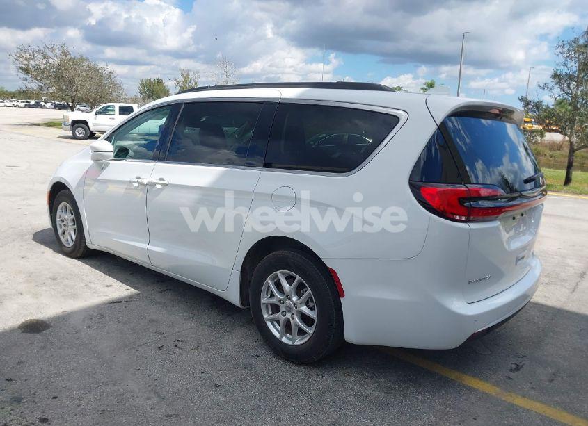 Photo 3 of 2022 Chrysler Pacifica TOURING L (VIN 2C4RC1BG9NR106619)
