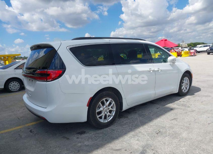 Photo 4 of 2022 Chrysler Pacifica TOURING L (VIN 2C4RC1BG9NR106619)