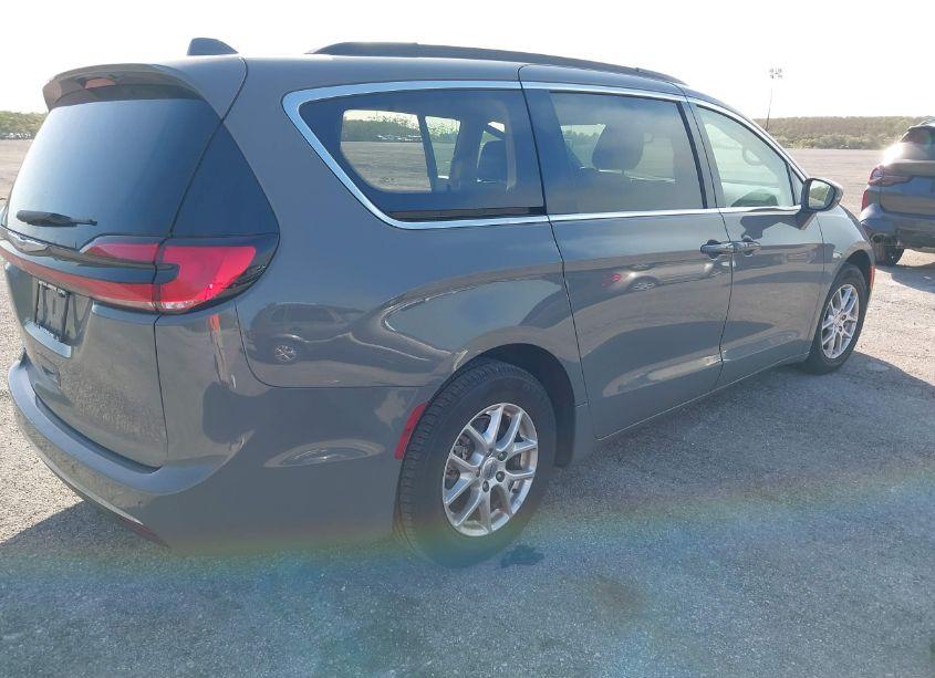 Photo 4 of 2022 Chrysler Pacifica TOURING L (VIN 2C4RC1BG9NR138566)