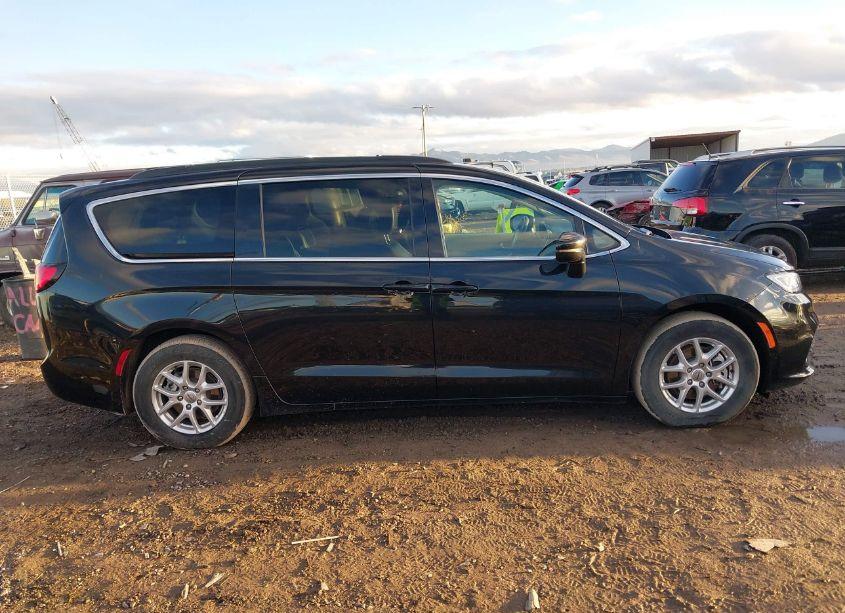 Photo 13 of 2022 Chrysler Pacifica TOURING L (VIN 2C4RC1BG9NR191834)