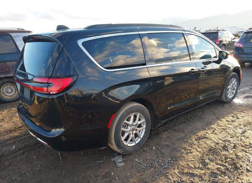 Photo 4 of 2022 Chrysler Pacifica TOURING L (VIN 2C4RC1BG9NR191834)