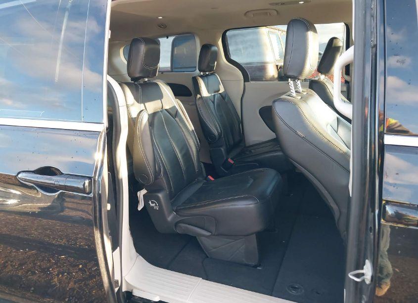 Photo 8 of 2022 Chrysler Pacifica TOURING L (VIN 2C4RC1BG9NR191834)