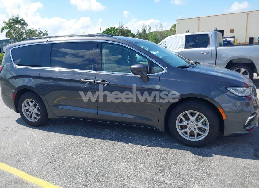Photo 13 of 2022 Chrysler Pacifica TOURING L (VIN 2C4RC1BG9NR214688)