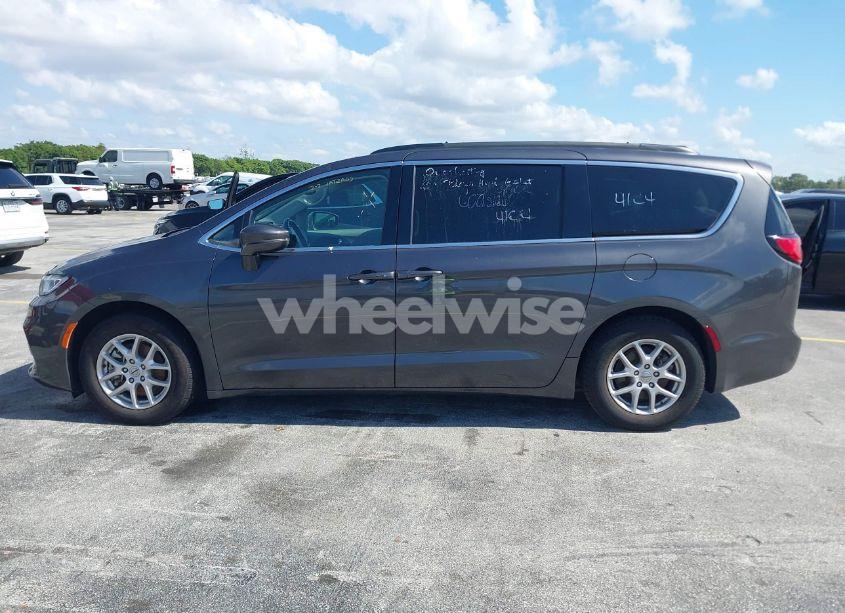Photo 14 of 2022 Chrysler Pacifica TOURING L (VIN 2C4RC1BG9NR214688)