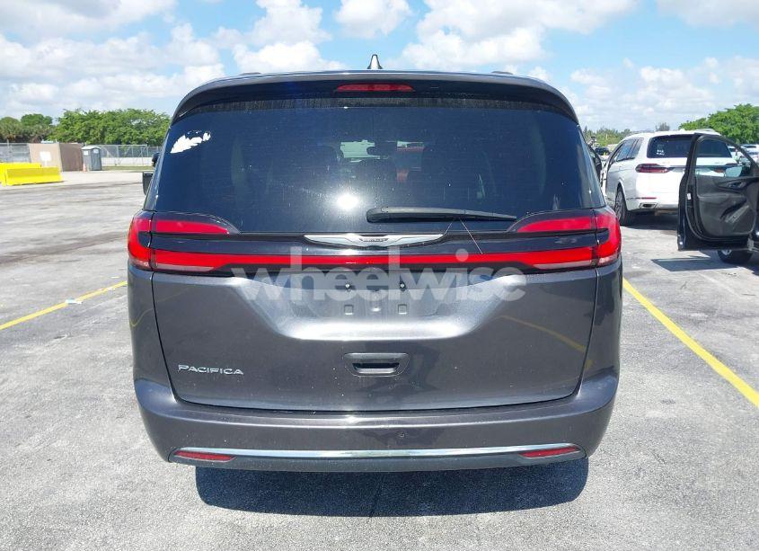 Photo 16 of 2022 Chrysler Pacifica TOURING L (VIN 2C4RC1BG9NR214688)