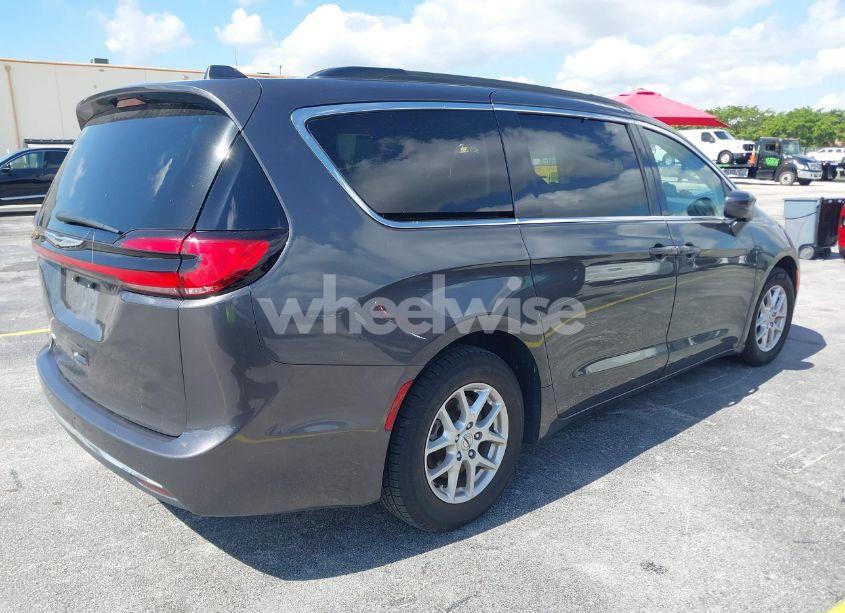 Photo 4 of 2022 Chrysler Pacifica TOURING L (VIN 2C4RC1BG9NR214688)
