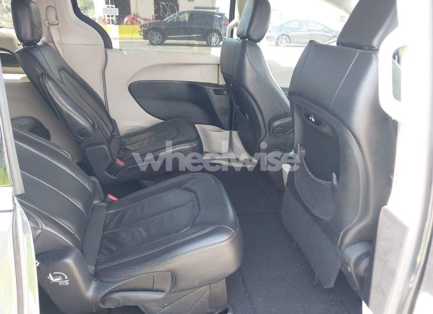 Photo 8 of 2022 Chrysler Pacifica TOURING L (VIN 2C4RC1BG9NR214688)