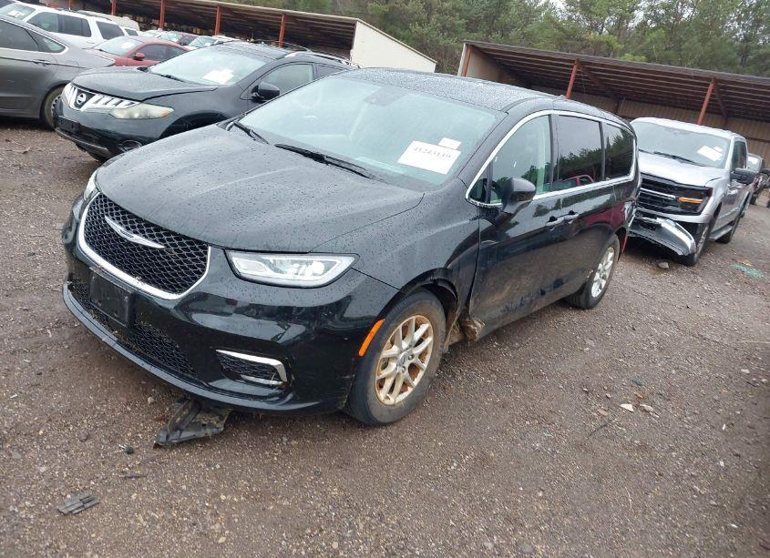 Photo 2 of 2023 Chrysler Pacifica TOURING L (VIN 2C4RC1BG9PR560145)