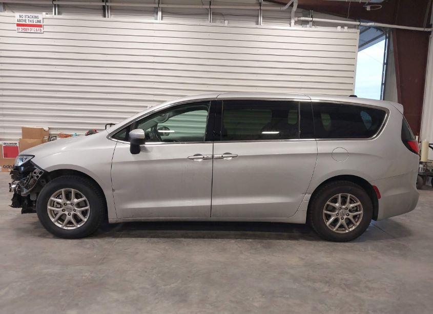 Photo 15 of 2023 Chrysler Pacifica TOURING L (VIN 2C4RC1BG9PR594599)