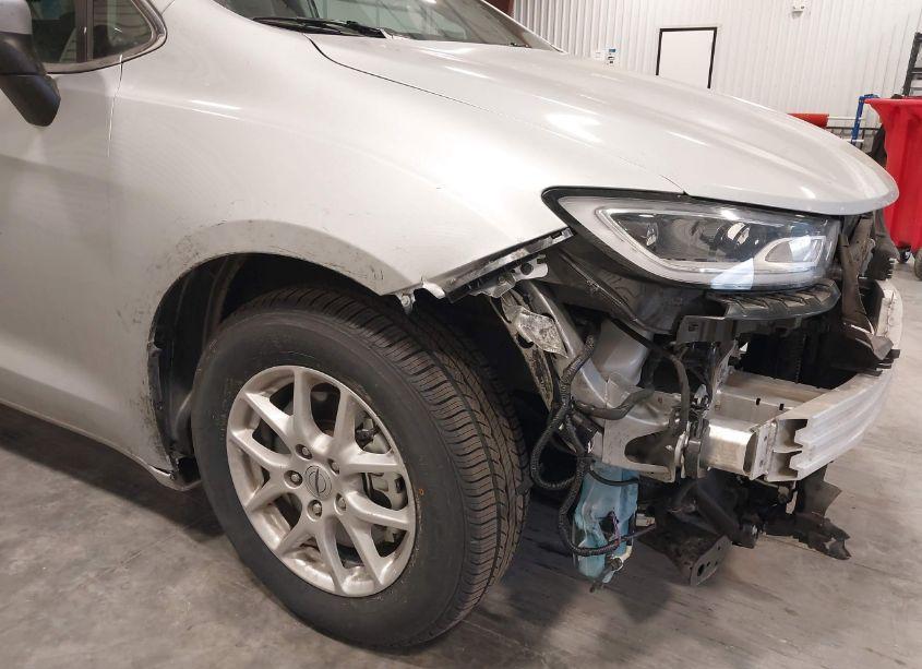 Photo 18 of 2023 Chrysler Pacifica TOURING L (VIN 2C4RC1BG9PR594599)