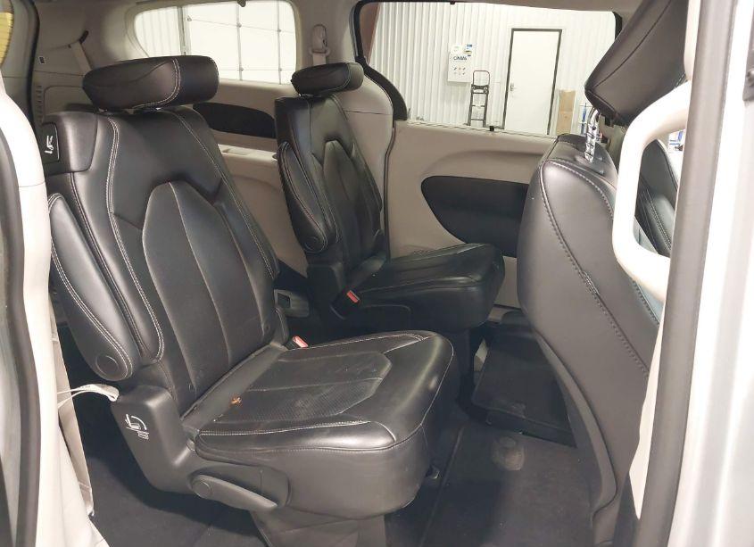 Photo 8 of 2023 Chrysler Pacifica TOURING L (VIN 2C4RC1BG9PR594599)