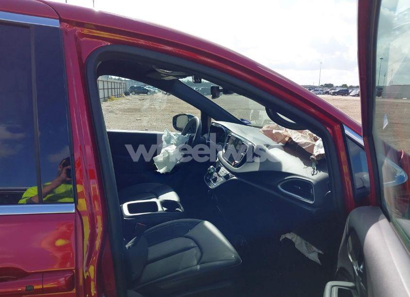 Photo 5 of 2025 Chrysler Pacifica SELECT (VIN 2C4RC1BG9SR516185)