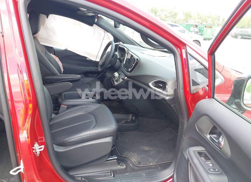 Photo 5 of 2025 Chrysler Pacifica SELECT (VIN 2C4RC1BG9SR554080)