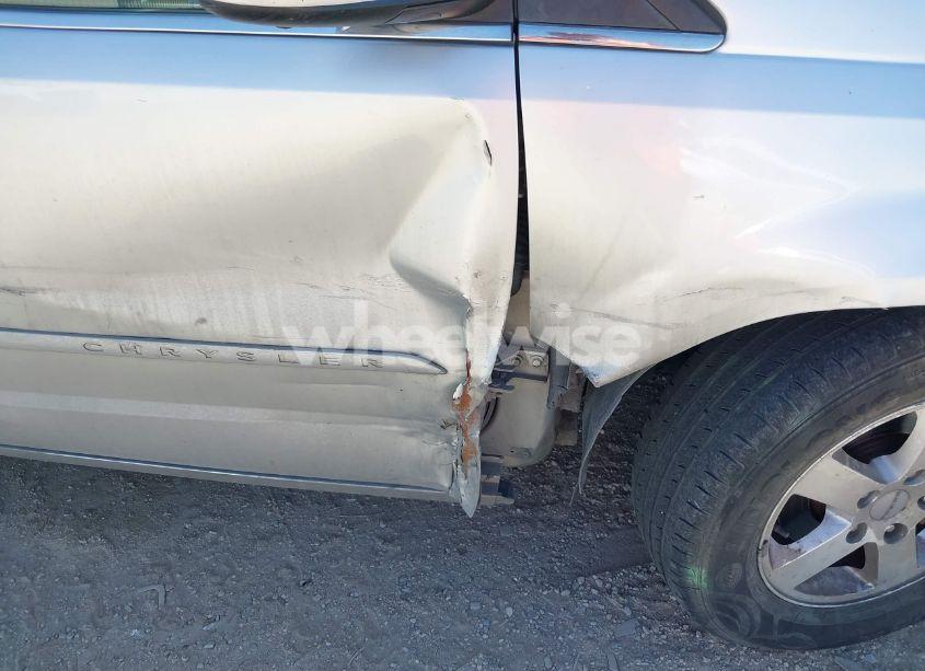 Photo 6 of 2012 Chrysler Town & COUNTRY TOURING (VIN 2C4RC1BGXCR239595)