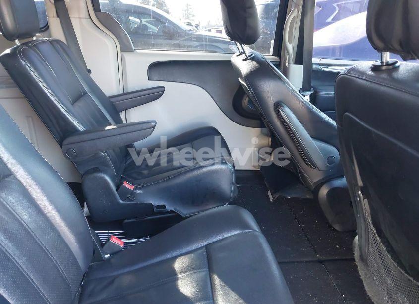 Photo 8 of 2012 Chrysler Town & COUNTRY TOURING (VIN 2C4RC1BGXCR312920)