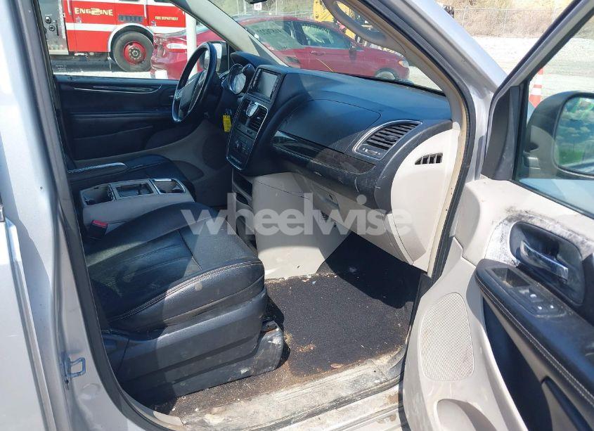 Photo 5 of 2012 Chrysler Town & COUNTRY TOURING (VIN 2C4RC1BGXCR382112)