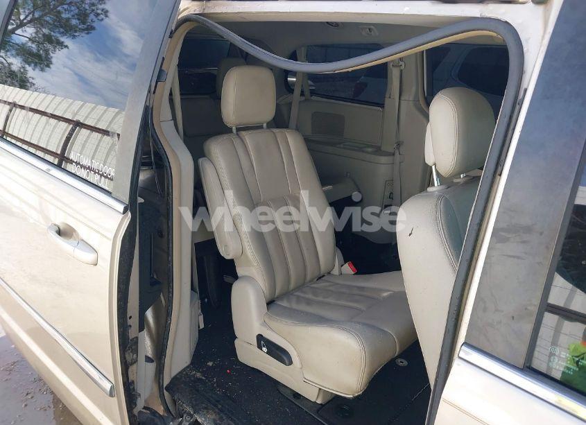 Photo 8 of 2013 Chrysler Town & COUNTRY TOURING (VIN 2C4RC1BGXDR519860)