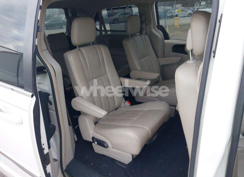 Photo 8 of 2013 Chrysler Town & COUNTRY TOURING (VIN 2C4RC1BGXDR557668)