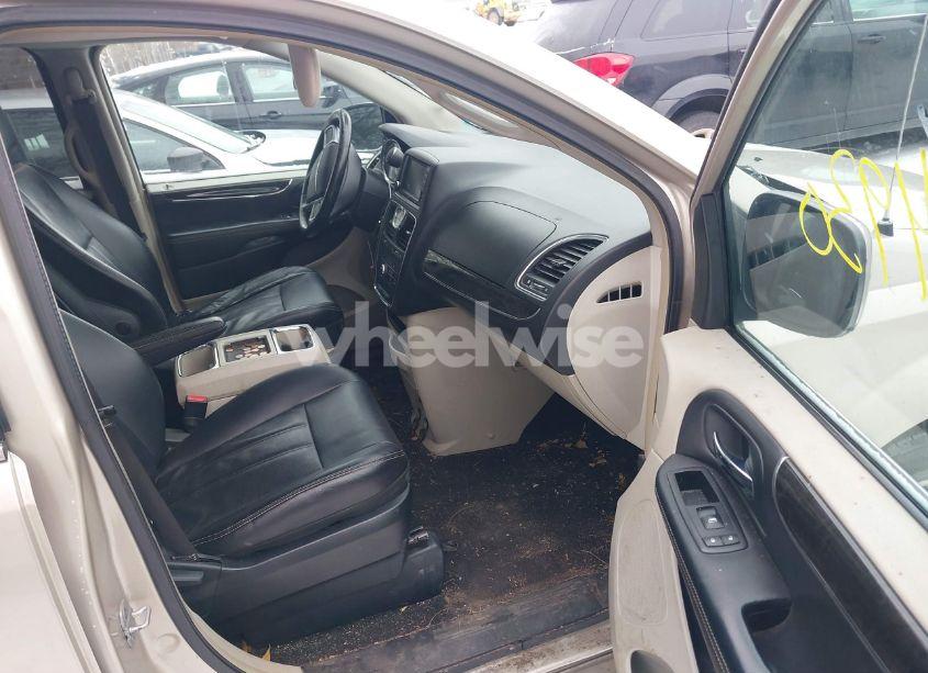 Photo 5 of 2013 Chrysler Town & COUNTRY TOURING (VIN 2C4RC1BGXDR705303)