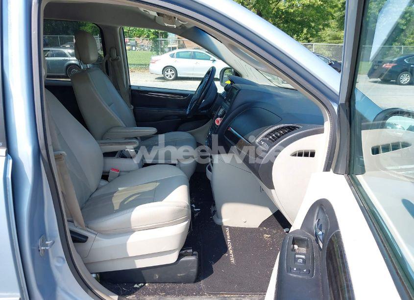 Photo 5 of 2013 Chrysler Town & COUNTRY TOURING (VIN 2C4RC1BGXDR759099)