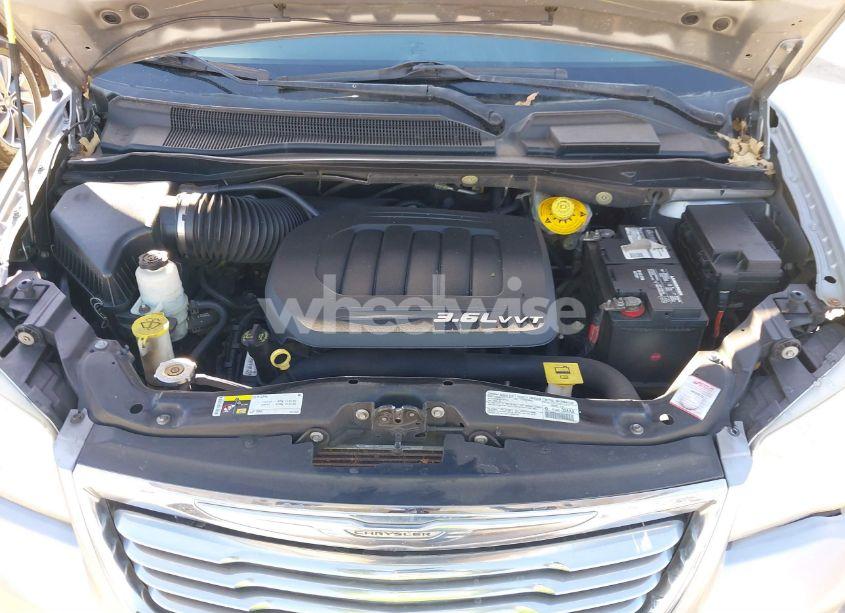 Photo 10 of 2014 Chrysler Town & COUNTRY TOURING (VIN 2C4RC1BGXER123767)