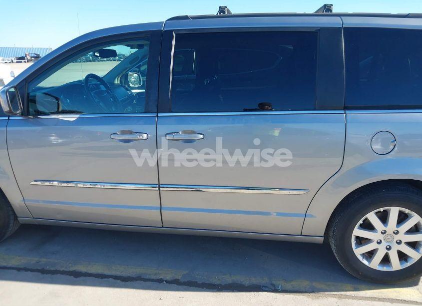 Photo 14 of 2014 Chrysler Town & COUNTRY TOURING (VIN 2C4RC1BGXER123767)