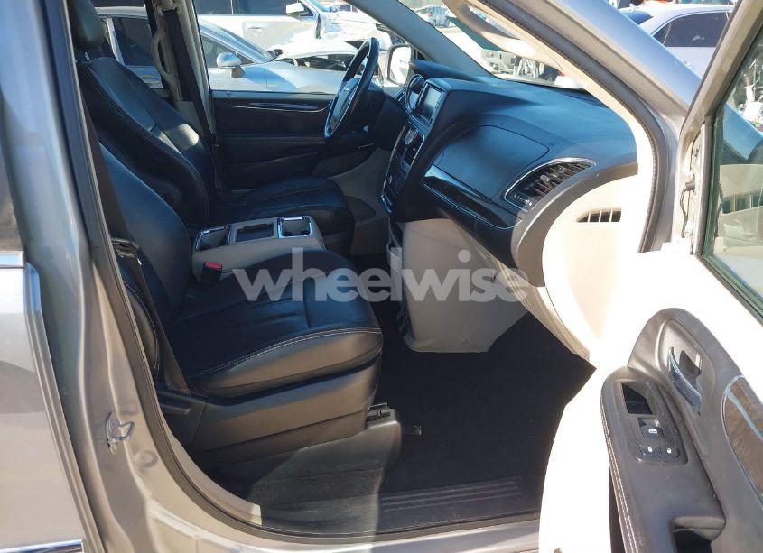 Photo 5 of 2014 Chrysler Town & COUNTRY TOURING (VIN 2C4RC1BGXER123767)