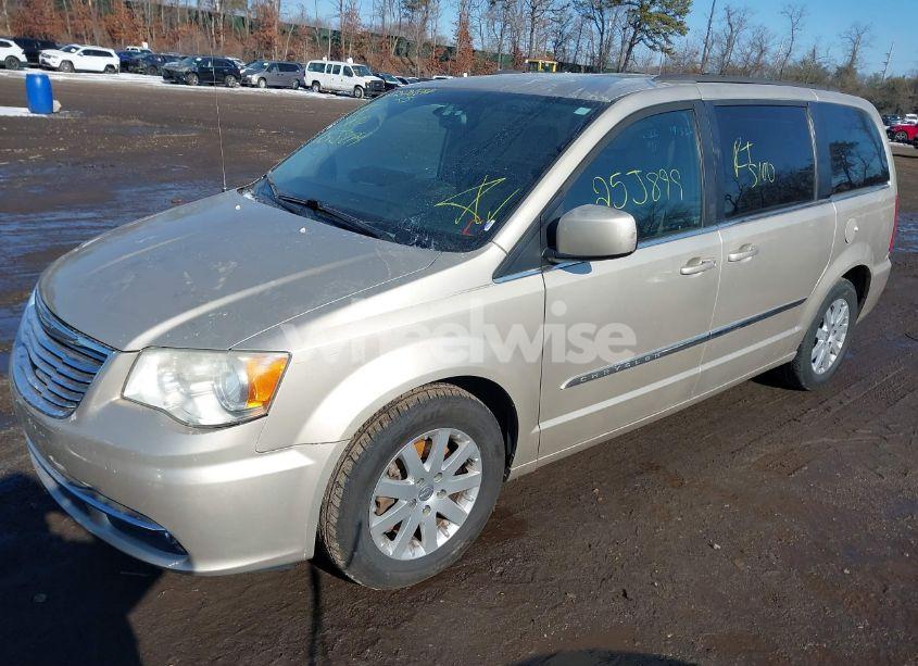 Photo 2 of 2014 Chrysler Town & COUNTRY TOURING (VIN 2C4RC1BGXER144120)