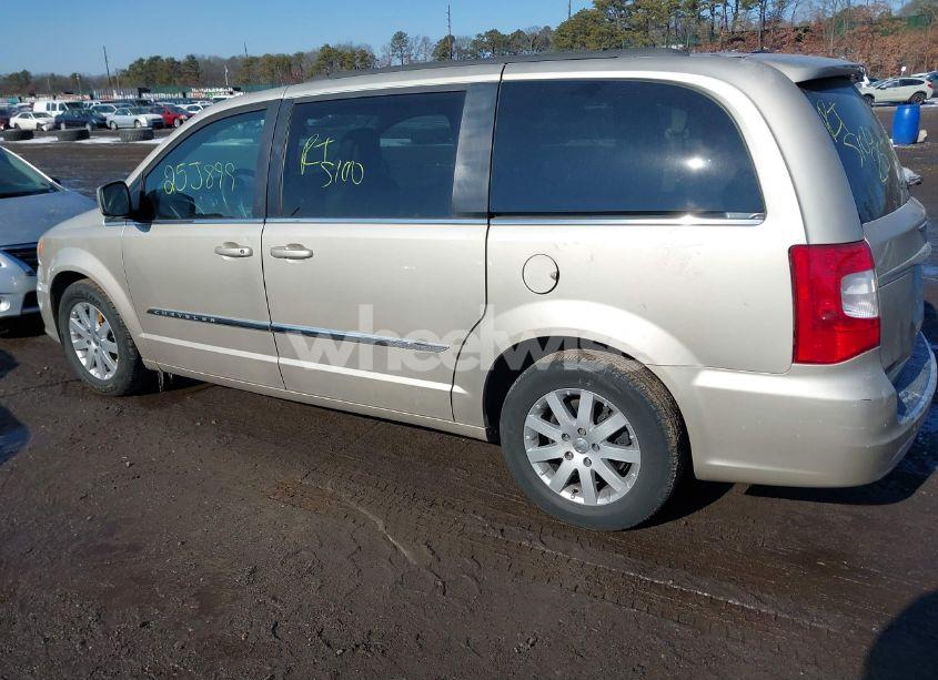 Photo 3 of 2014 Chrysler Town & COUNTRY TOURING (VIN 2C4RC1BGXER144120)