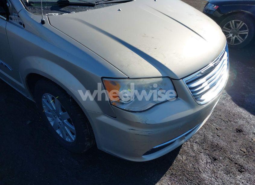 Photo 6 of 2014 Chrysler Town & COUNTRY TOURING (VIN 2C4RC1BGXER144120)