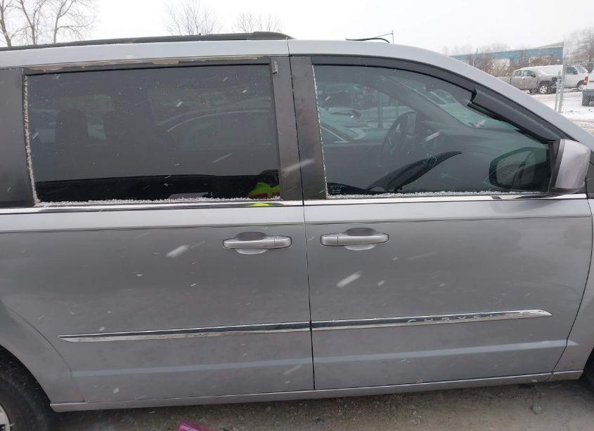 Photo 13 of 2014 Chrysler Town & COUNTRY TOURING (VIN 2C4RC1BGXER165100)