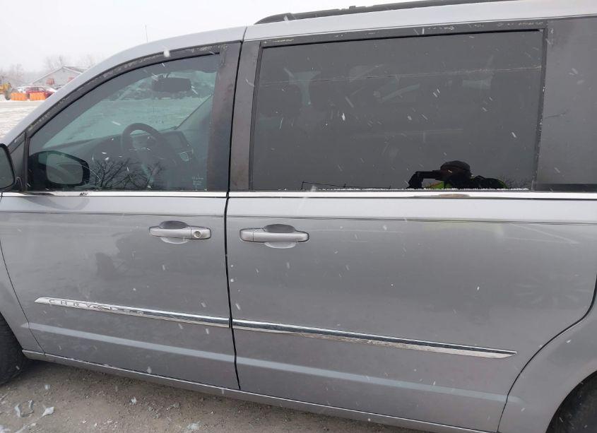 Photo 14 of 2014 Chrysler Town & COUNTRY TOURING (VIN 2C4RC1BGXER165100)