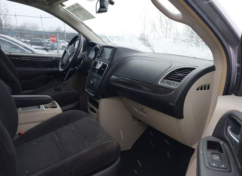 Photo 5 of 2014 Chrysler Town & COUNTRY TOURING (VIN 2C4RC1BGXER165100)