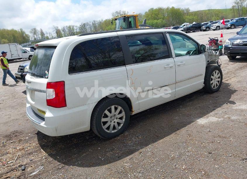 Photo 4 of 2014 Chrysler Town & COUNTRY TOURING (VIN 2C4RC1BGXER207409)