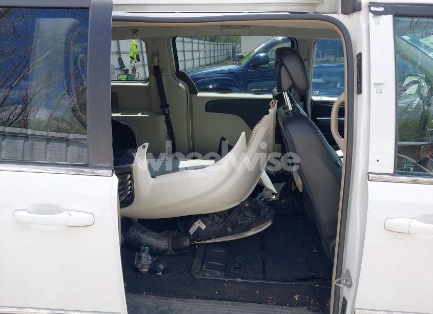 Photo 8 of 2014 Chrysler Town & COUNTRY TOURING (VIN 2C4RC1BGXER207409)