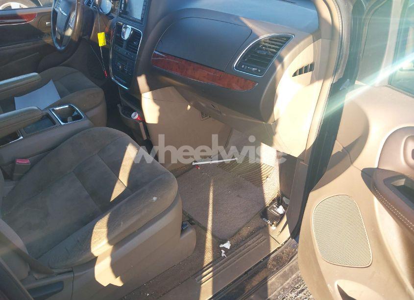 Photo 5 of 2014 Chrysler Town & COUNTRY TOURING (VIN 2C4RC1BGXER224291)