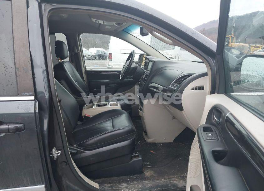 Photo 5 of 2014 Chrysler Town & COUNTRY TOURING (VIN 2C4RC1BGXER232469)