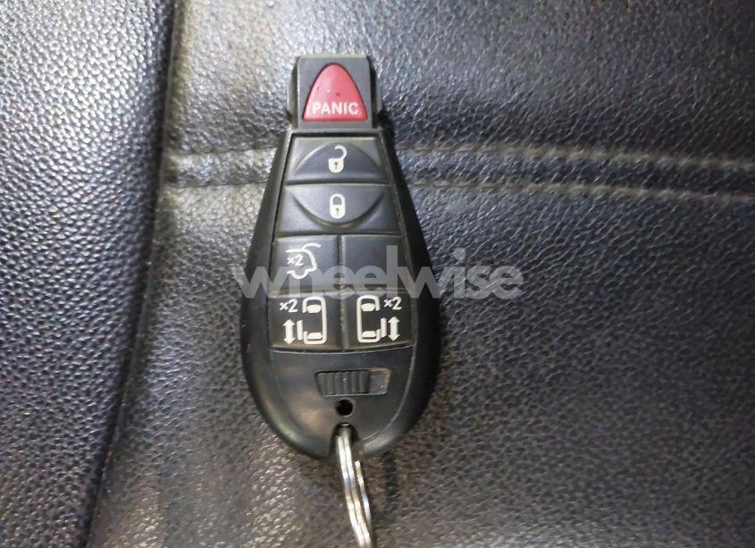 Photo 11 of 2014 Chrysler Town & COUNTRY TOURING (VIN 2C4RC1BGXER255508)