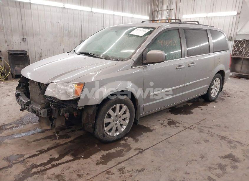 Photo 2 of 2014 Chrysler Town & COUNTRY TOURING (VIN 2C4RC1BGXER255508)