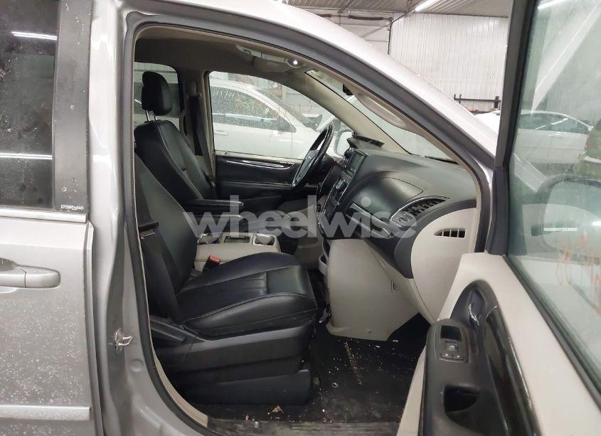 Photo 5 of 2014 Chrysler Town & COUNTRY TOURING (VIN 2C4RC1BGXER255508)