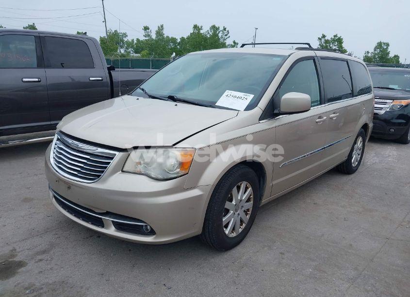 Photo 2 of 2014 Chrysler Town & COUNTRY TOURING (VIN 2C4RC1BGXER255802)