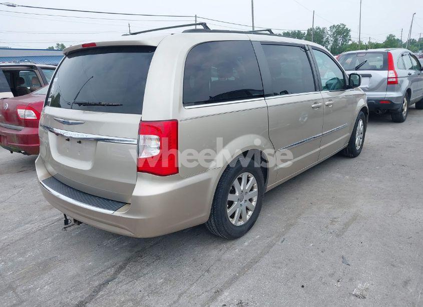 Photo 4 of 2014 Chrysler Town & COUNTRY TOURING (VIN 2C4RC1BGXER255802)