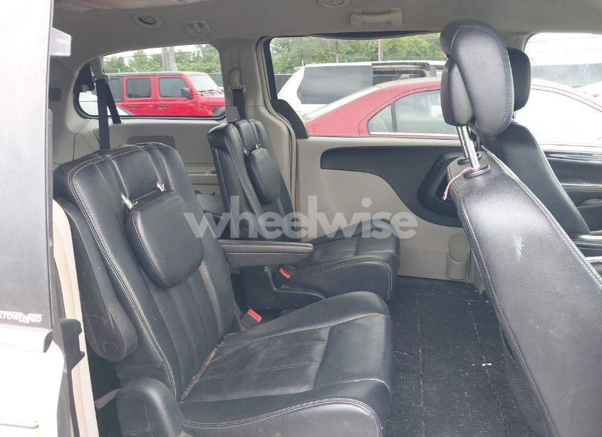 Photo 8 of 2014 Chrysler Town & COUNTRY TOURING (VIN 2C4RC1BGXER255802)