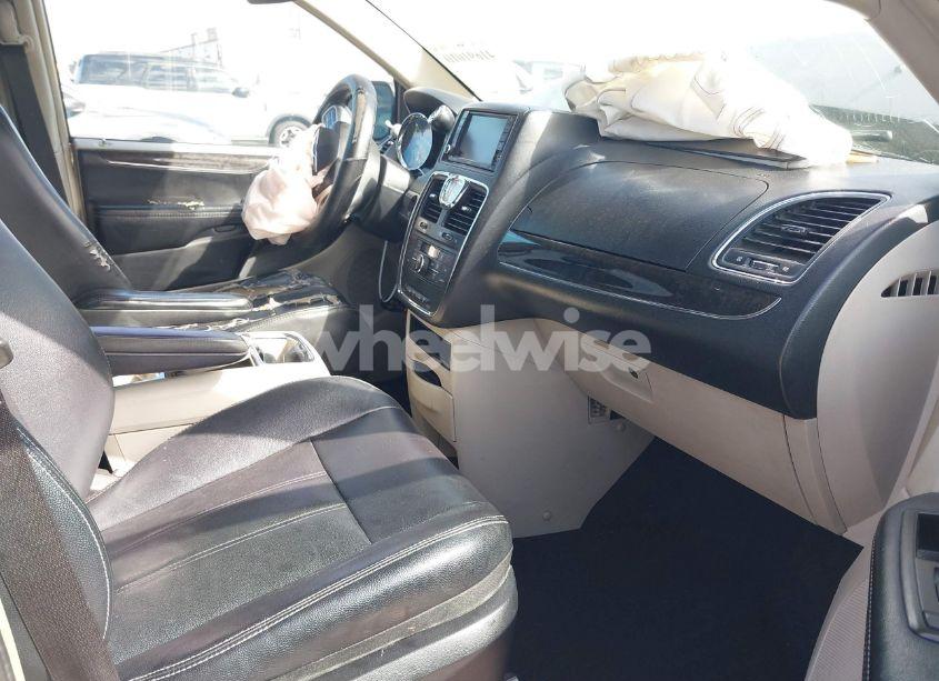 Photo 5 of 2014 Chrysler Town & COUNTRY TOURING (VIN 2C4RC1BGXER307011)