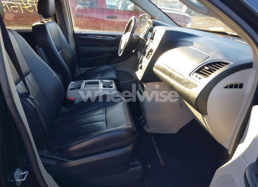 Photo 5 of 2014 Chrysler Town & COUNTRY TOURING (VIN 2C4RC1BGXER314735)