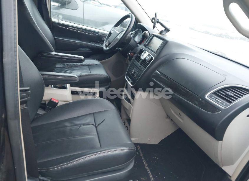 Photo 5 of 2014 Chrysler Town & COUNTRY TOURING (VIN 2C4RC1BGXER348108)