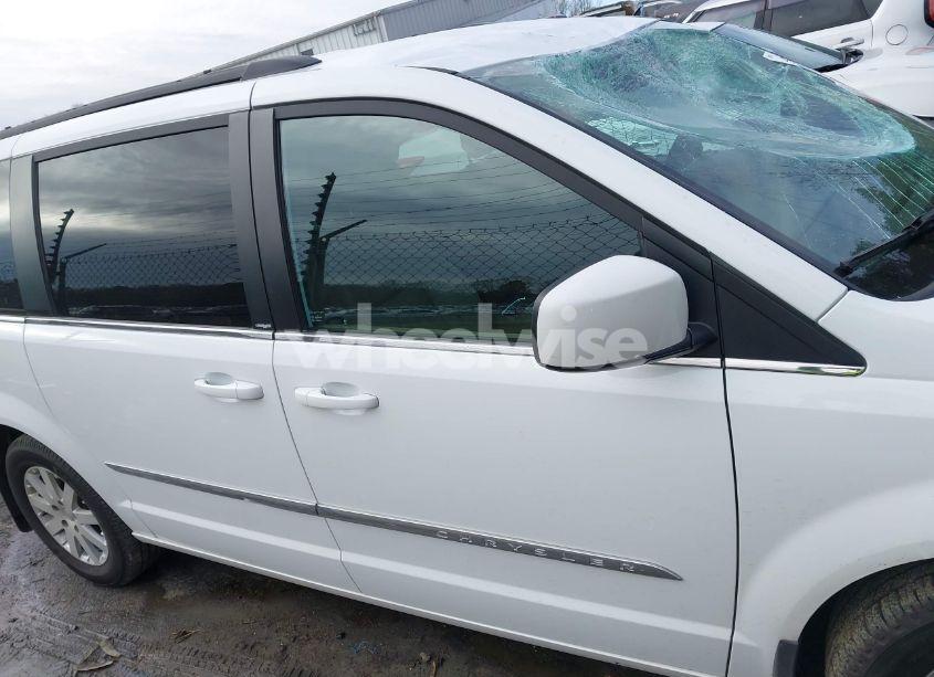 Photo 13 of 2014 Chrysler Town & COUNTRY TOURING (VIN 2C4RC1BGXER348433)